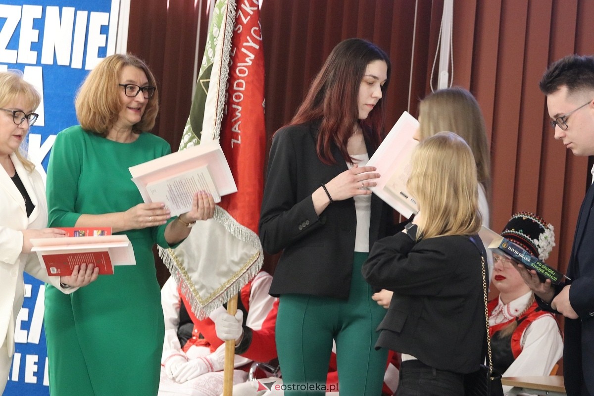 Zakończenie roku maturzystów ZSZ 4 w Ostrołęce [26.04.2024] - zdjęcie #23 - eOstroleka.pl