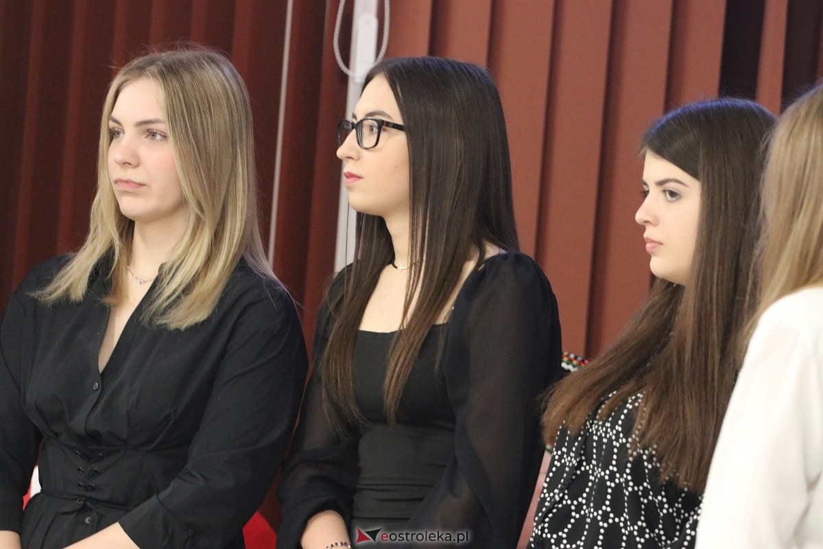 Zakończenie roku maturzystów ZSZ 4 w Ostrołęce [26.04.2024] - zdjęcie #42 - eOstroleka.pl