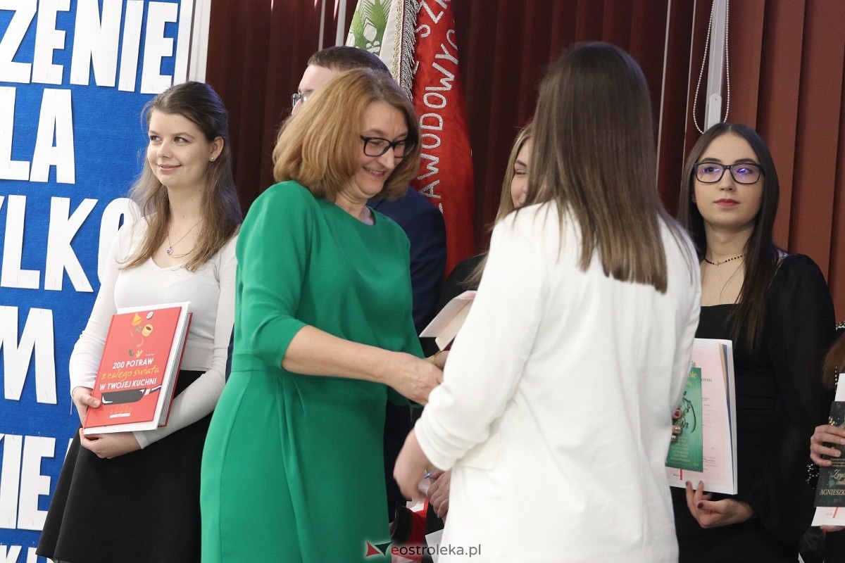 Zakończenie roku maturzystów ZSZ 4 w Ostrołęce [26.04.2024] - zdjęcie #28 - eOstroleka.pl
