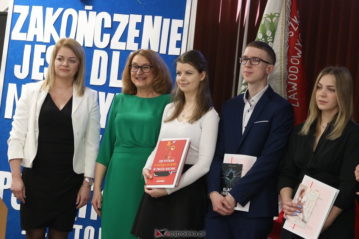 Zakończenie roku maturzystów ZSZ 4 w Ostrołęce [26.04.2024] - zdjęcie #26 - eOstroleka.pl