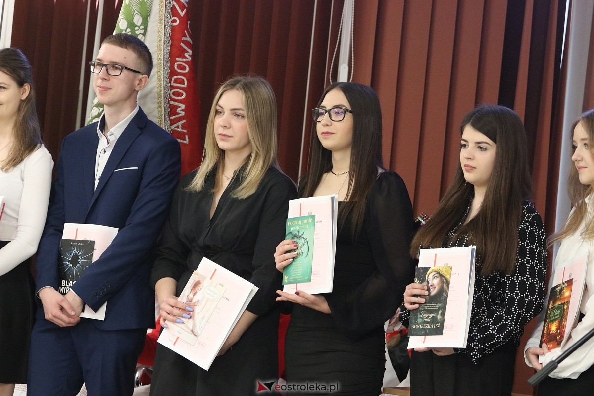 Zakończenie roku maturzystów ZSZ 4 w Ostrołęce [26.04.2024] - zdjęcie #61 - eOstroleka.pl