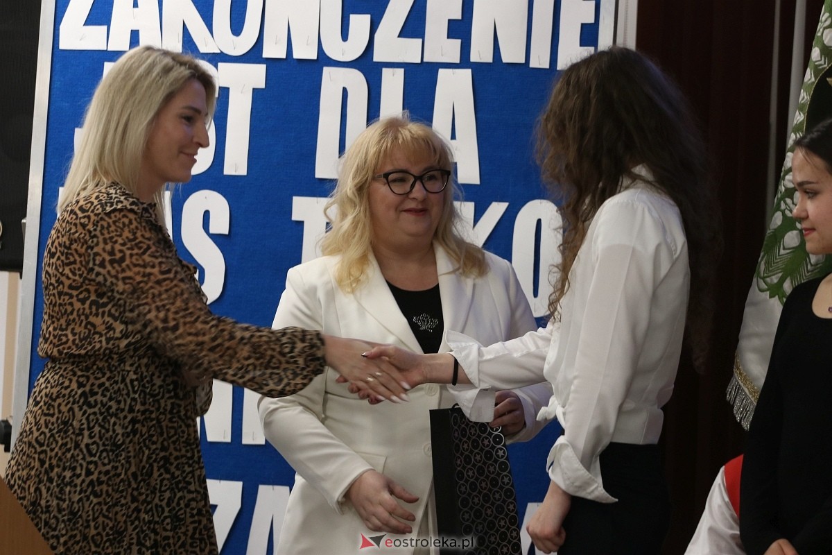 Zakończenie roku maturzystów ZSZ 4 w Ostrołęce [26.04.2024] - zdjęcie #71 - eOstroleka.pl