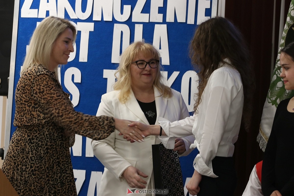 Zakończenie roku maturzystów ZSZ 4 w Ostrołęce [26.04.2024] - zdjęcie #14 - eOstroleka.pl