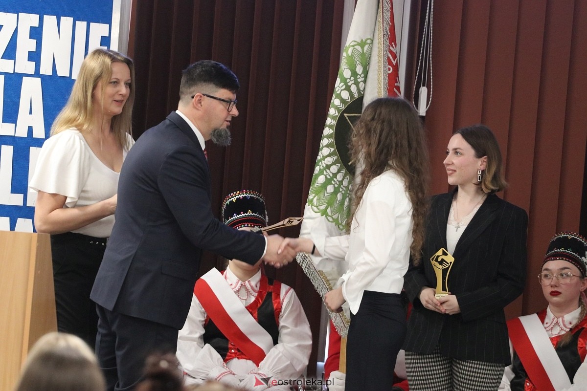 Zakończenie roku maturzystów ZSZ 4 w Ostrołęce [26.04.2024] - zdjęcie #9 - eOstroleka.pl