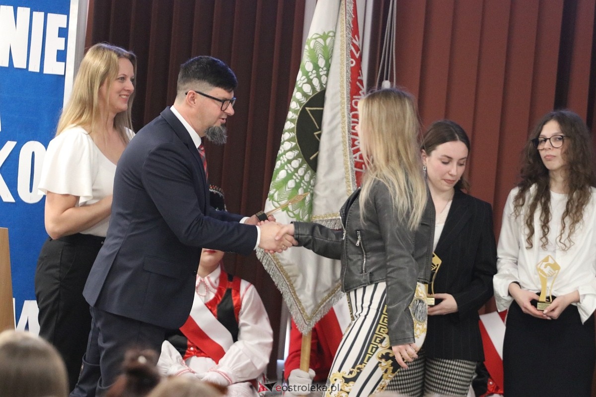 Zakończenie roku maturzystów ZSZ 4 w Ostrołęce [26.04.2024] - zdjęcie #5 - eOstroleka.pl