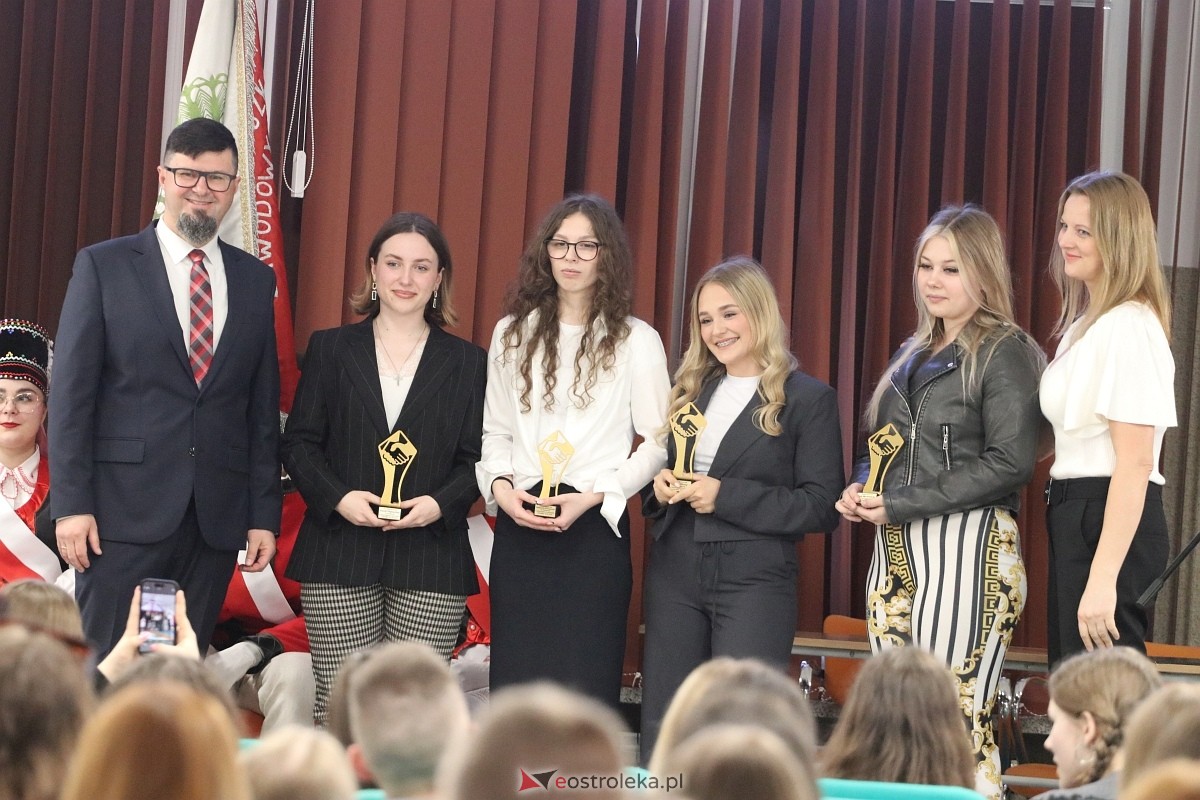Zakończenie roku maturzystów ZSZ 4 w Ostrołęce [26.04.2024] - zdjęcie #4 - eOstroleka.pl