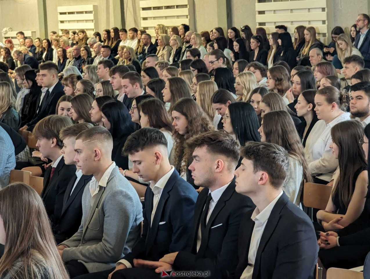 Zakończenie roku szkolnego III LO w Ostrołęce [26.04.2024] - zdjęcie #157 - eOstroleka.pl
