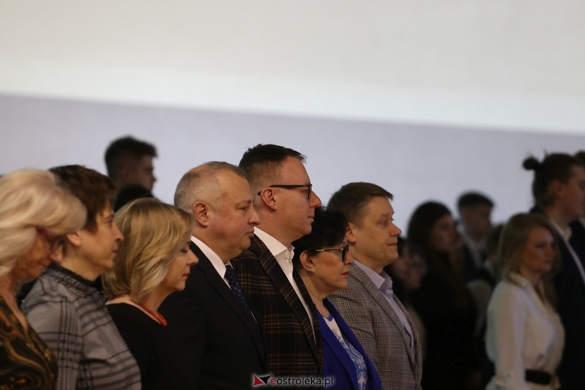 Zakończenie roku szkolnego III LO w Ostrołęce [26.04.2024] - zdjęcie #141 - eOstroleka.pl