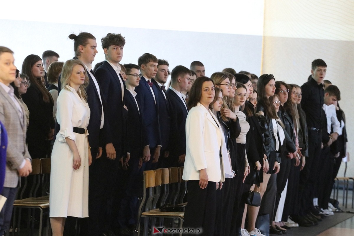 Zakończenie roku szkolnego III LO w Ostrołęce [26.04.2024] - zdjęcie #139 - eOstroleka.pl