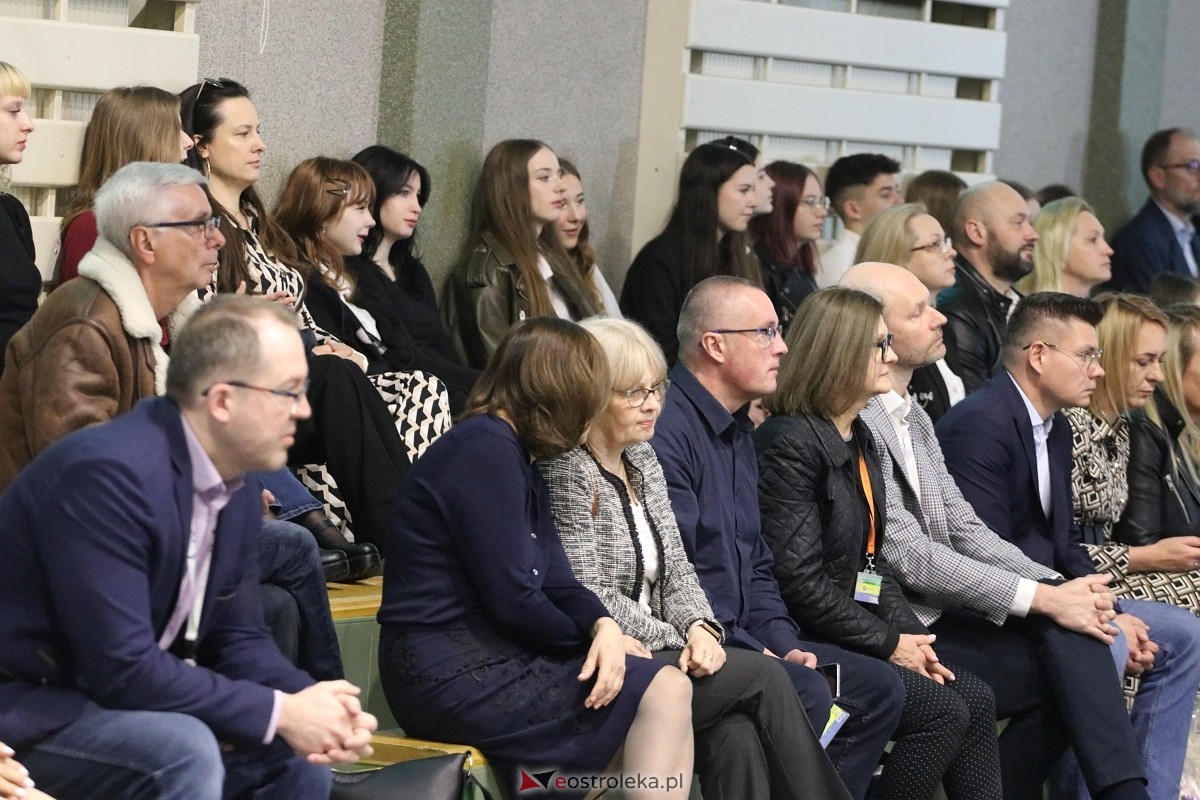 Zakończenie roku szkolnego III LO w Ostrołęce [26.04.2024] - zdjęcie #104 - eOstroleka.pl