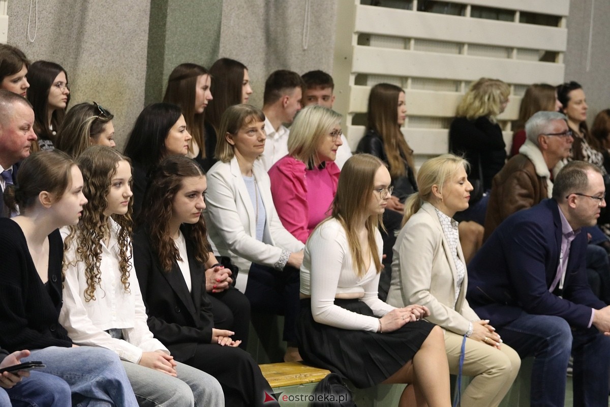 Zakończenie roku szkolnego III LO w Ostrołęce [26.04.2024] - zdjęcie #101 - eOstroleka.pl