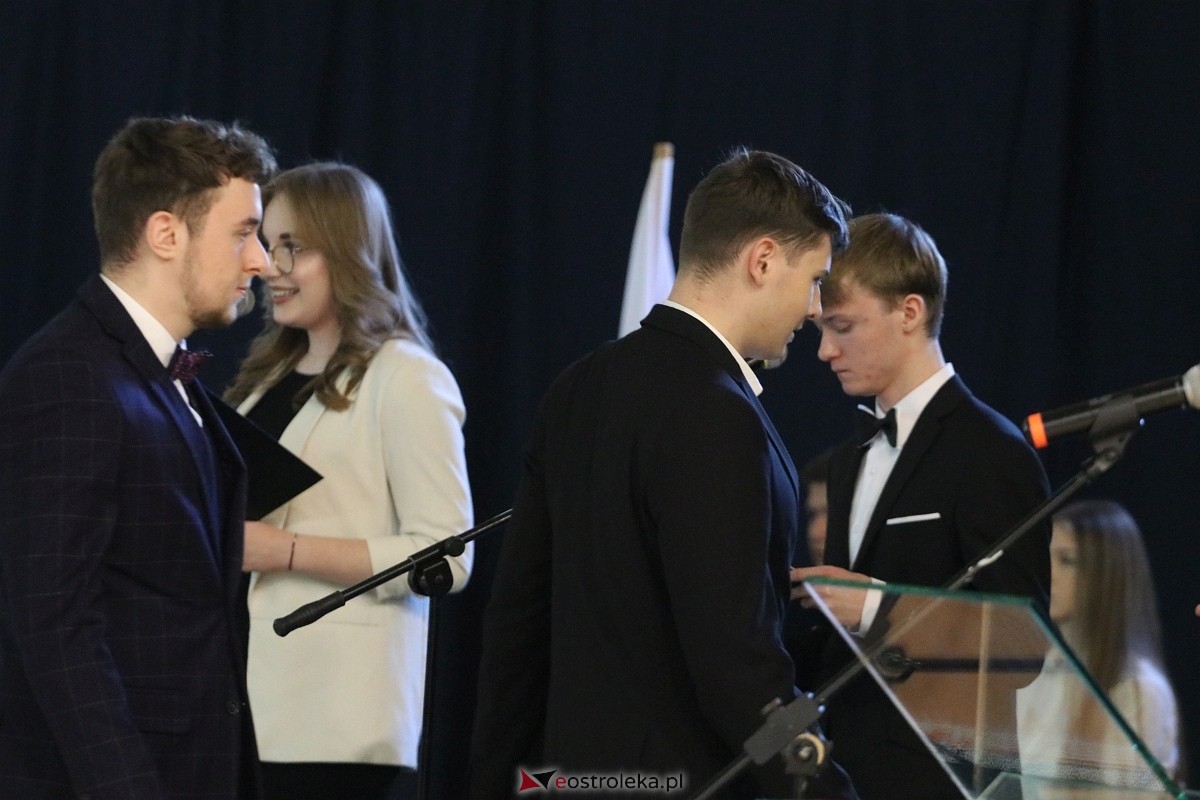 Zakończenie roku szkolnego III LO w Ostrołęce [26.04.2024] - zdjęcie #111 - eOstroleka.pl