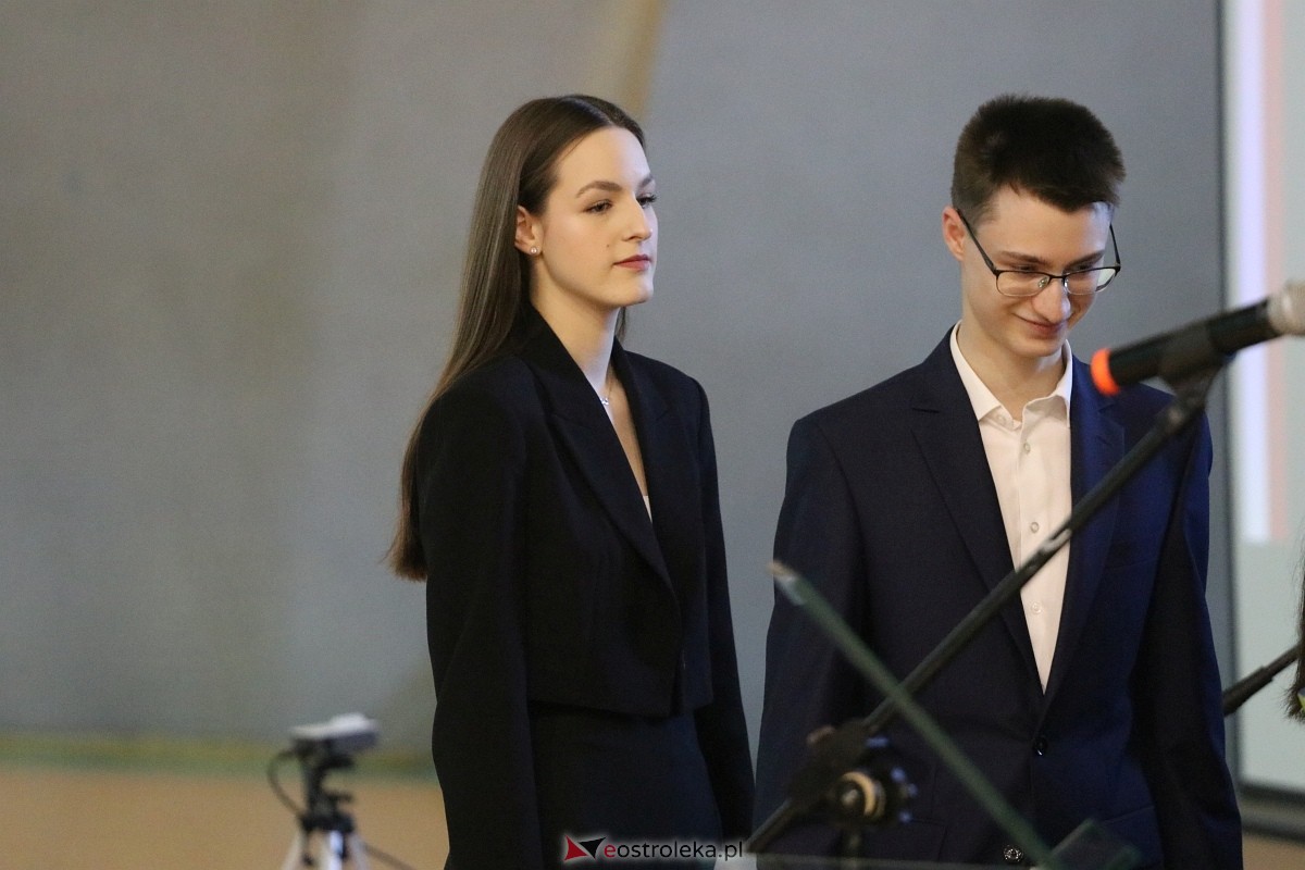 Zakończenie roku szkolnego III LO w Ostrołęce [26.04.2024] - zdjęcie #93 - eOstroleka.pl