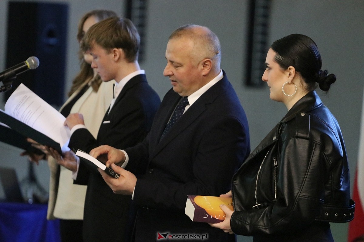 Zakończenie roku szkolnego III LO w Ostrołęce [26.04.2024] - zdjęcie #87 - eOstroleka.pl