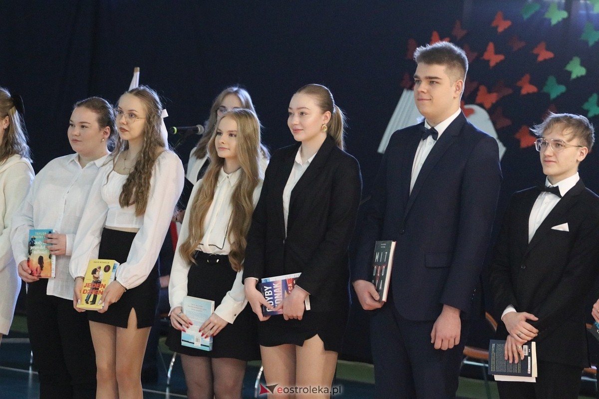 Zakończenie roku szkolnego III LO w Ostrołęce [26.04.2024] - zdjęcie #112 - eOstroleka.pl