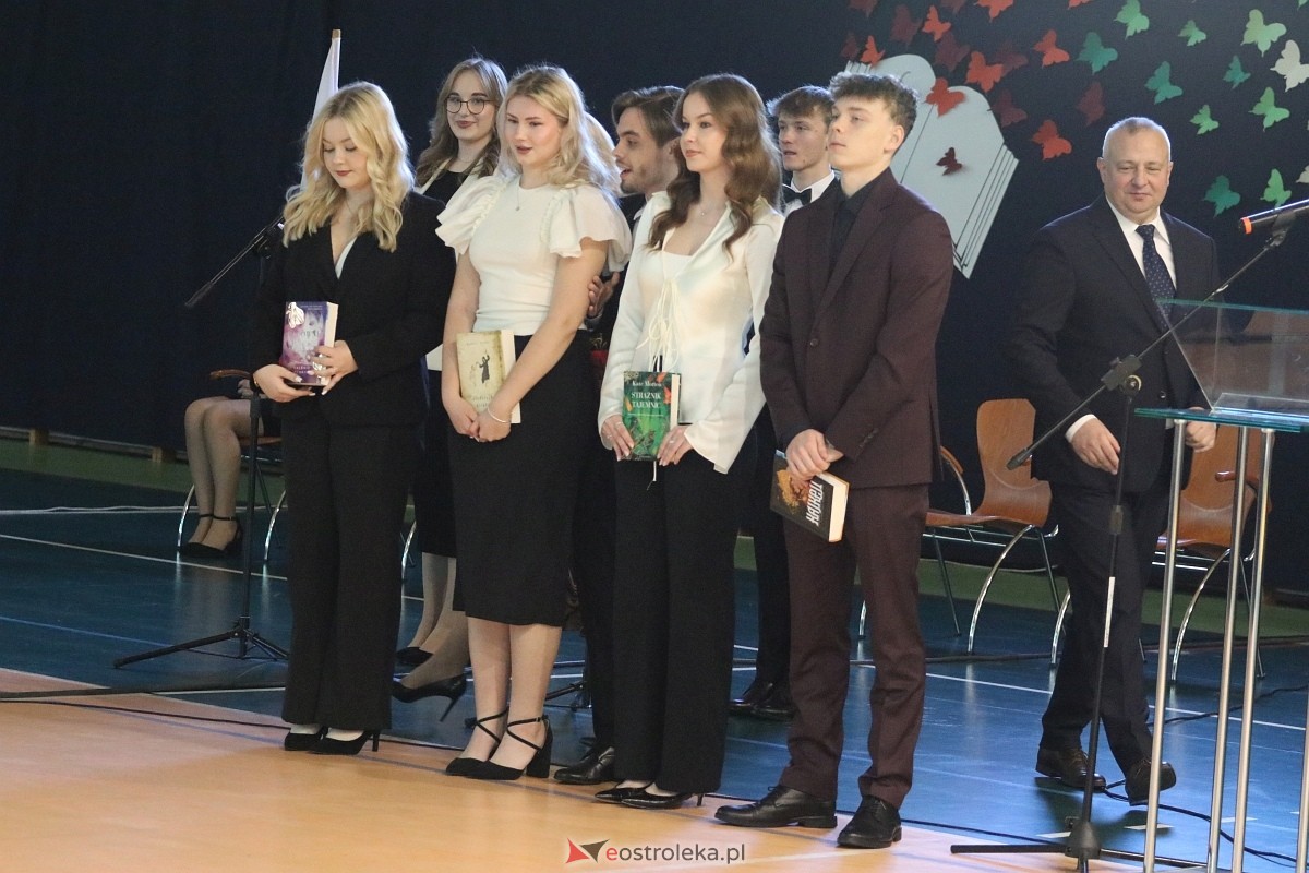 Zakończenie roku szkolnego III LO w Ostrołęce [26.04.2024] - zdjęcie #68 - eOstroleka.pl