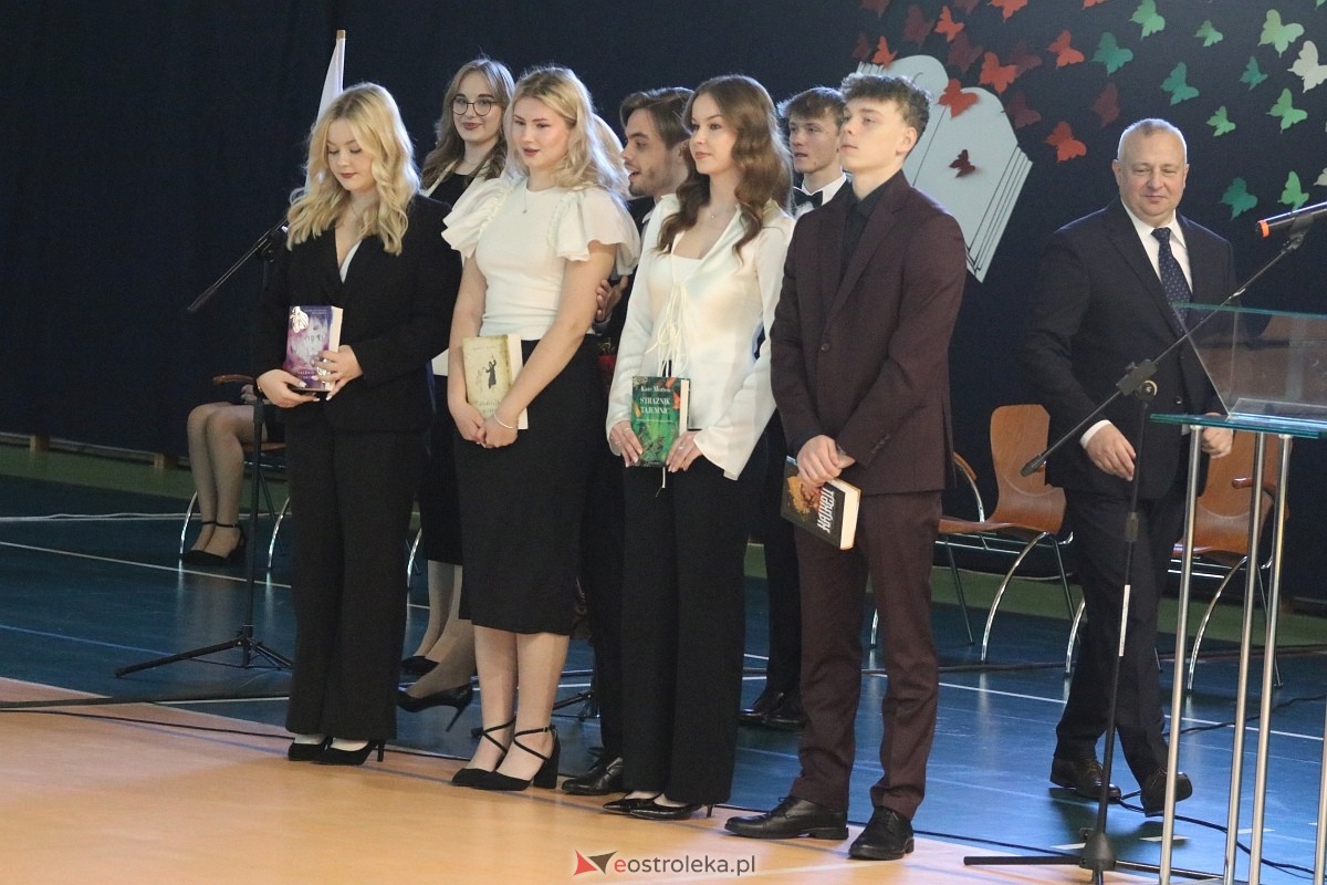 Zakończenie roku szkolnego III LO w Ostrołęce [26.04.2024] - zdjęcie #97 - eOstroleka.pl