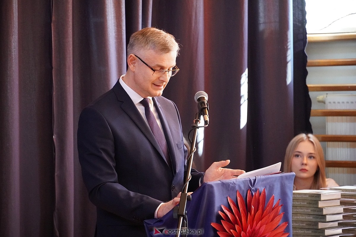Zakończenie roku szkolnego w II Liceum Ogólnoksztłcącym w Ostrołęce [26.04.2024] - zdjęcie #69 - eOstroleka.pl