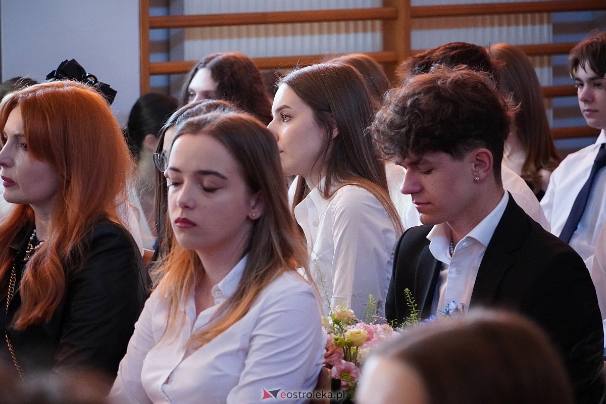 Zakończenie roku szkolnego w II Liceum Ogólnoksztłcącym w Ostrołęce [26.04.2024] - zdjęcie #60 - eOstroleka.pl