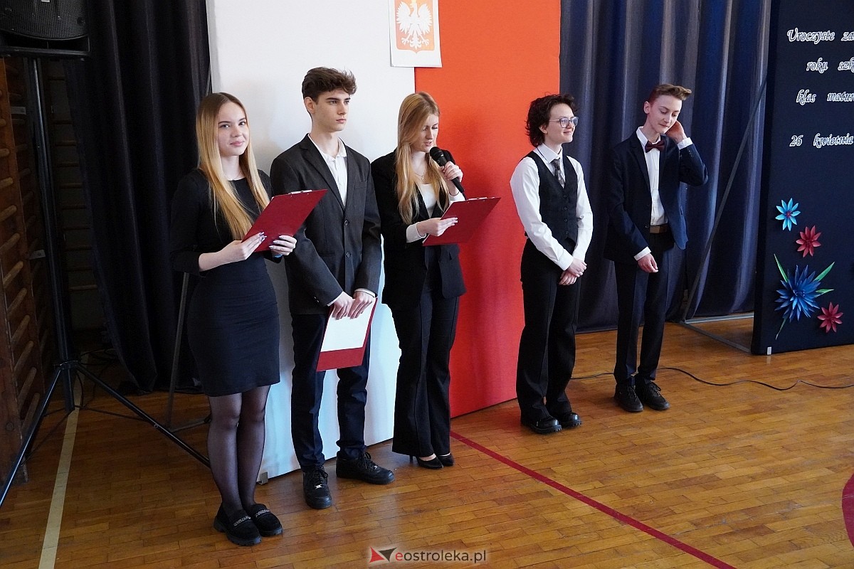 Zakończenie roku szkolnego w II Liceum Ogólnoksztłcącym w Ostrołęce [26.04.2024] - zdjęcie #53 - eOstroleka.pl