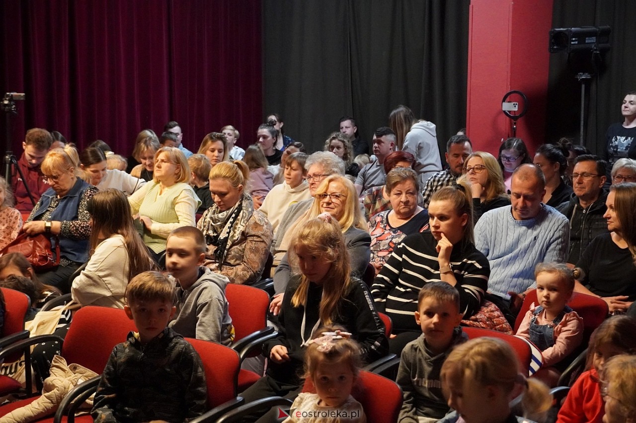 Ostrołęcka Scena Autorska oczarowała publiczność Kubusiem Puchatkiem [26.04.2024] - zdjęcie #40 - eOstroleka.pl