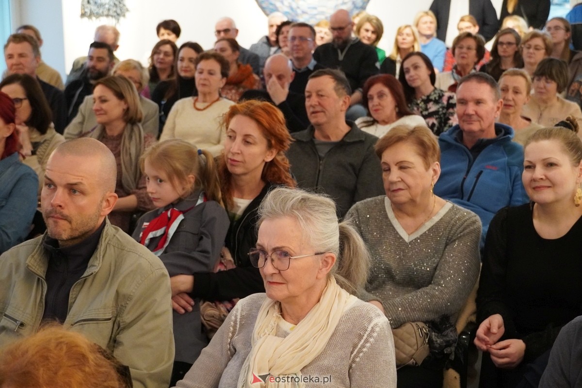 Kurpiowskie głosy w Galerii Ostrołęka: Trzecie Zwrotki zachwyciły publiczność [26.04.2024] - zdjęcie #4 - eOstroleka.pl
