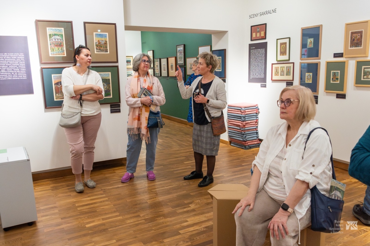 Niedziela w Muzeum Kultury Kurpiowskiej pod hasłem „Malowanie według Nikifora” [28.04.2024] - zdjęcie #3 - eOstroleka.pl
