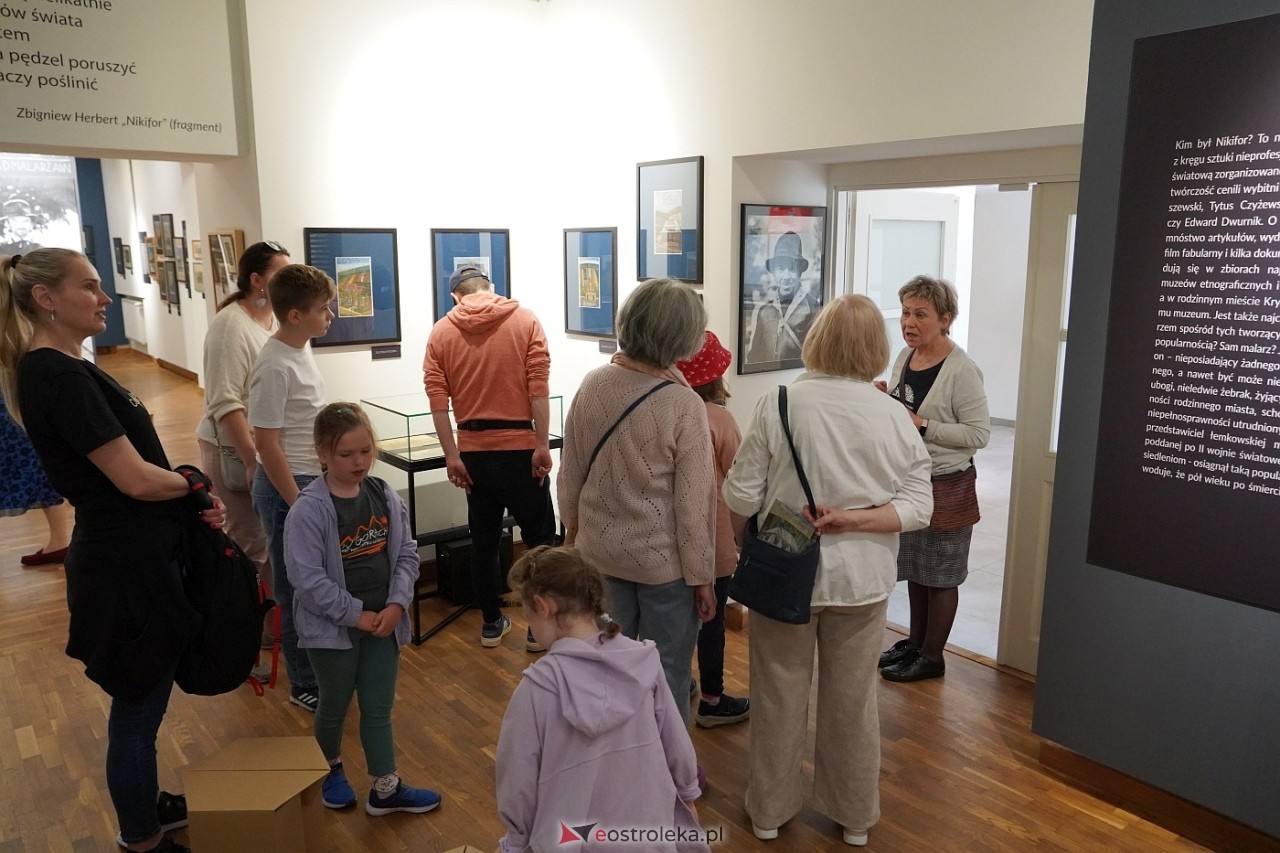 Niedziela w Muzeum Kultury Kurpiowskiej pod hasłem „Malowanie według Nikifora” [28.04.2024] - zdjęcie #29 - eOstroleka.pl