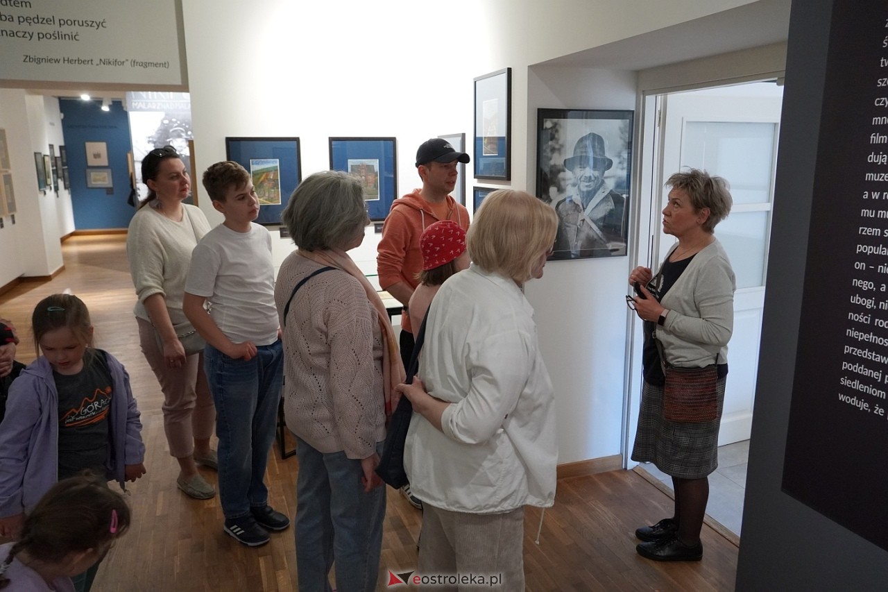 Niedziela w Muzeum Kultury Kurpiowskiej pod hasłem „Malowanie według Nikifora” [28.04.2024] - zdjęcie #28 - eOstroleka.pl