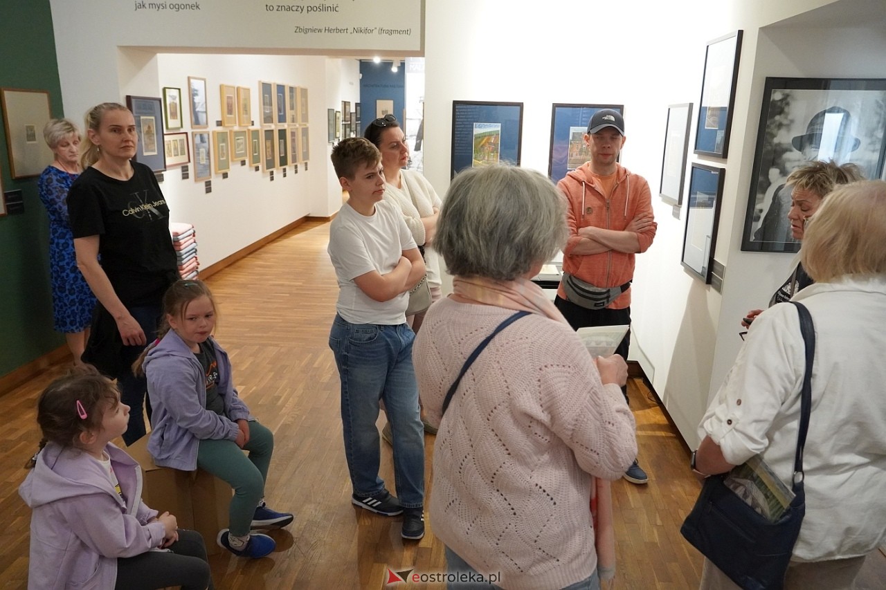 Niedziela w Muzeum Kultury Kurpiowskiej pod hasłem „Malowanie według Nikifora” [28.04.2024] - zdjęcie #26 - eOstroleka.pl