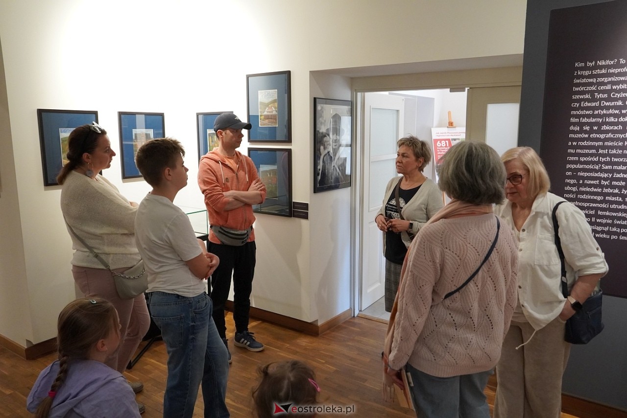 Niedziela w Muzeum Kultury Kurpiowskiej pod hasłem „Malowanie według Nikifora” [28.04.2024] - zdjęcie #25 - eOstroleka.pl