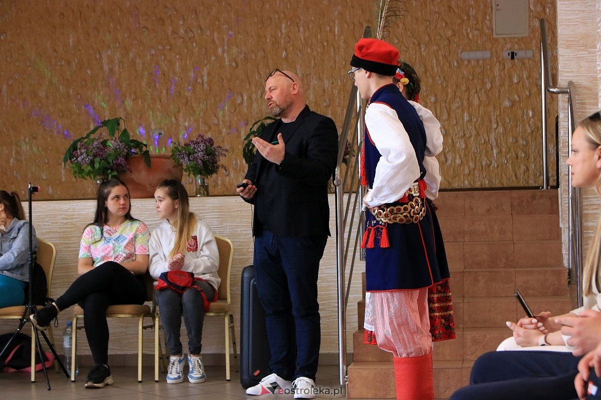 Międzynarodowy Dzień Tańca w Czerwinie [28.04.2024] - zdjęcie #86 - eOstroleka.pl