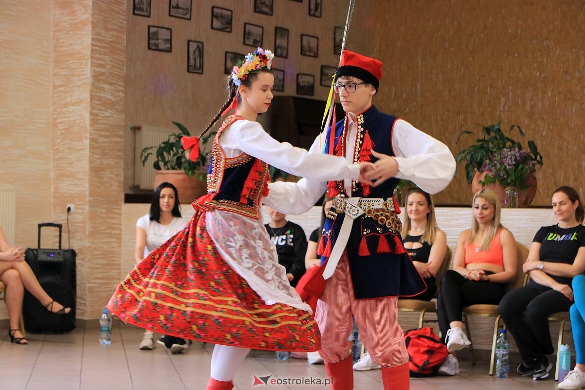 Międzynarodowy Dzień Tańca w Czerwinie [28.04.2024] - zdjęcie #77 - eOstroleka.pl