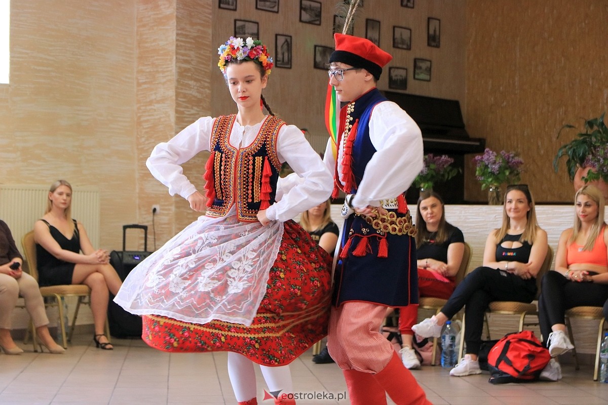 Międzynarodowy Dzień Tańca w Czerwinie [28.04.2024] - zdjęcie #73 - eOstroleka.pl
