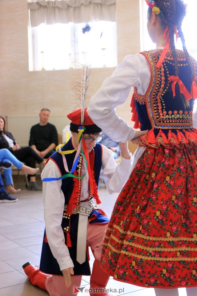 Międzynarodowy Dzień Tańca w Czerwinie [28.04.2024] - zdjęcie #69 - eOstroleka.pl