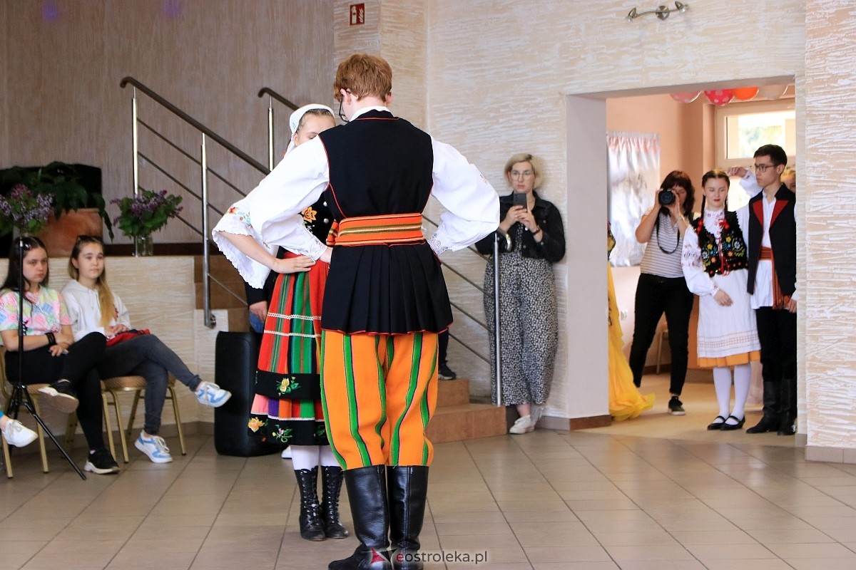 Międzynarodowy Dzień Tańca w Czerwinie [28.04.2024] - zdjęcie #63 - eOstroleka.pl