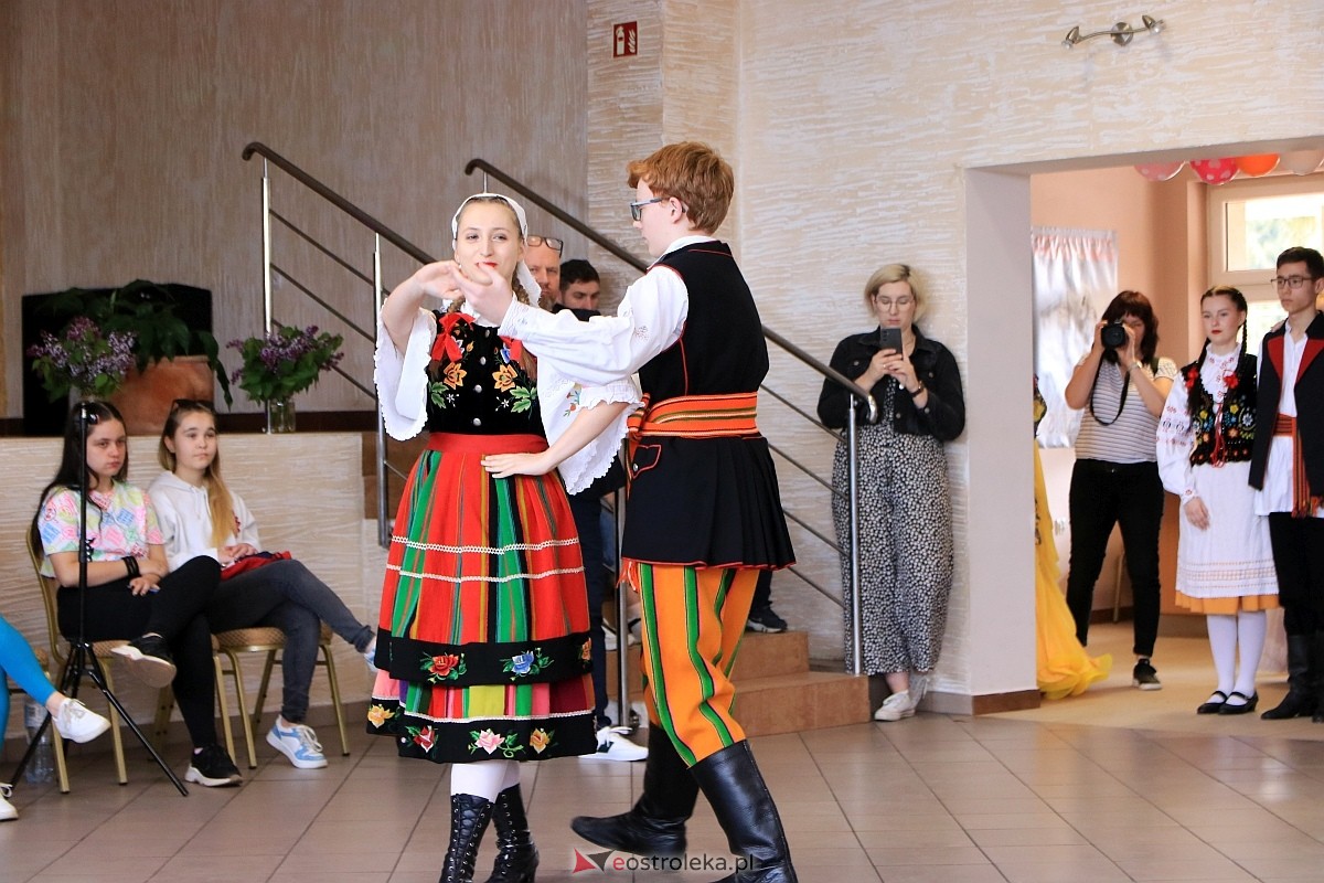 Międzynarodowy Dzień Tańca w Czerwinie [28.04.2024] - zdjęcie #61 - eOstroleka.pl