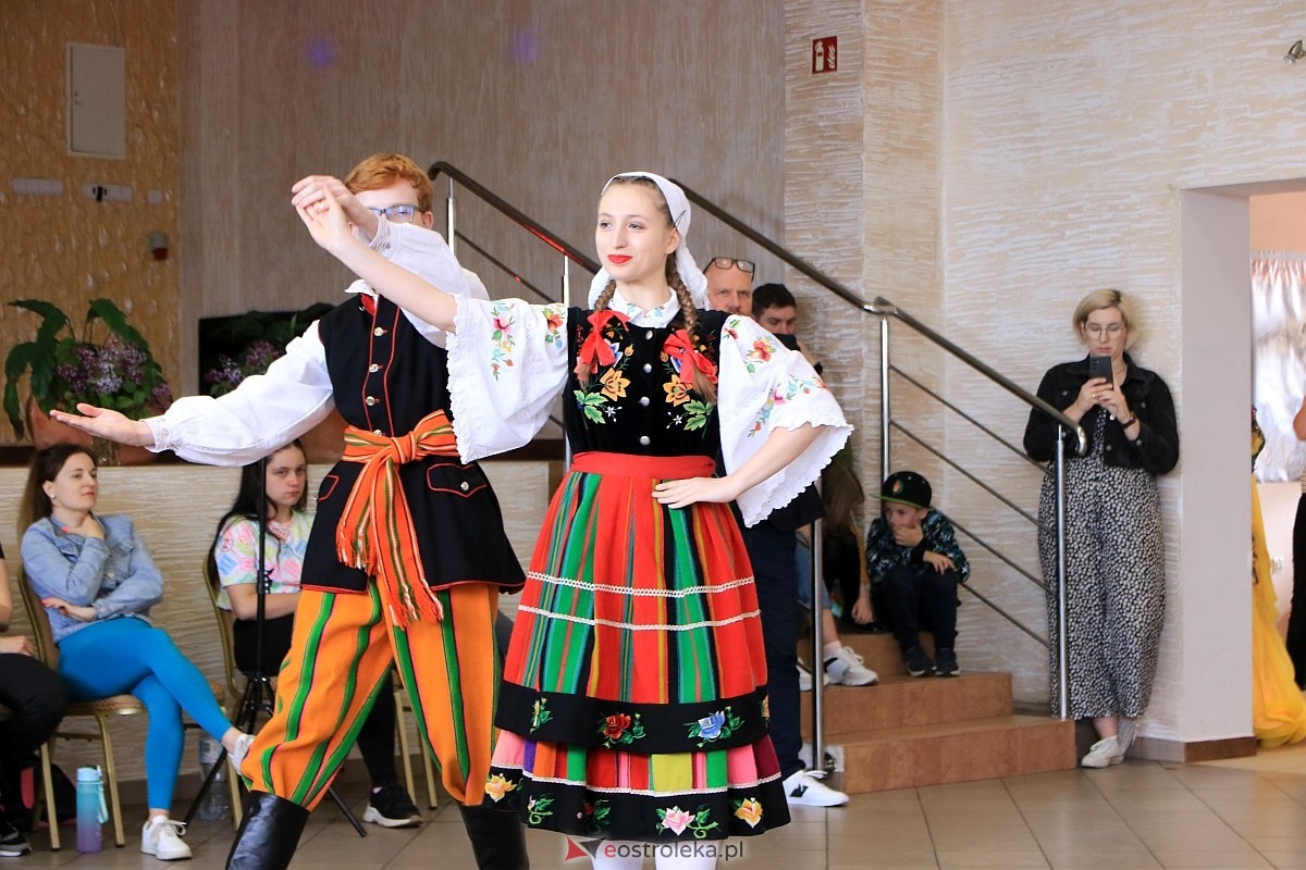 Międzynarodowy Dzień Tańca w Czerwinie [28.04.2024] - zdjęcie #57 - eOstroleka.pl