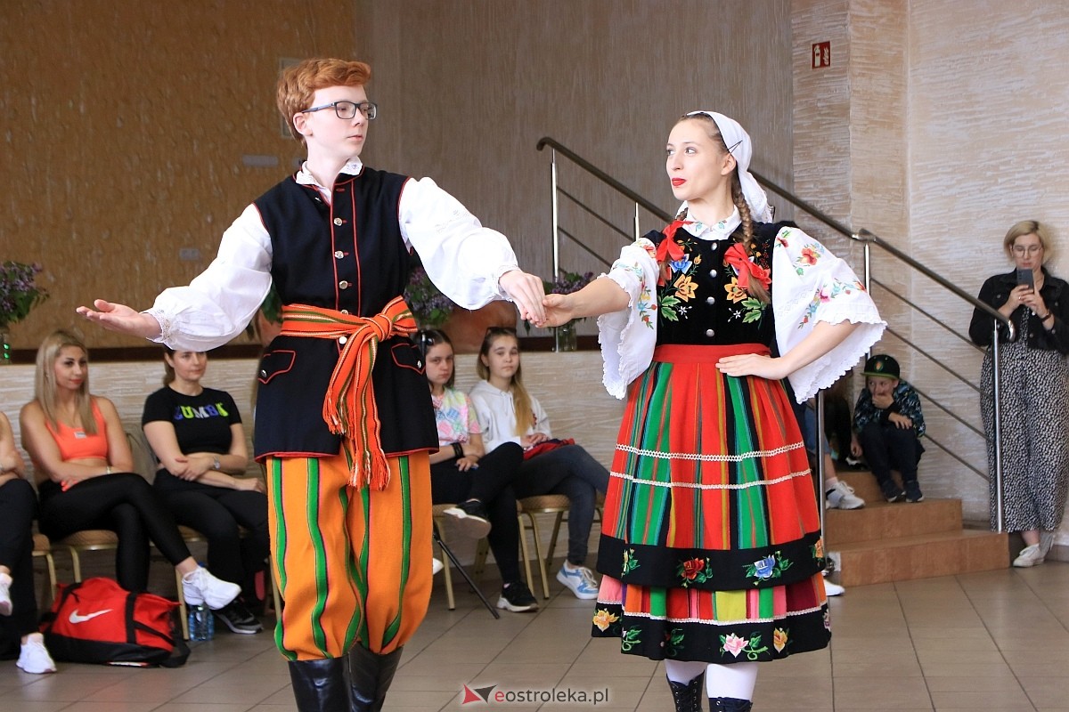 Międzynarodowy Dzień Tańca w Czerwinie [28.04.2024] - zdjęcie #53 - eOstroleka.pl