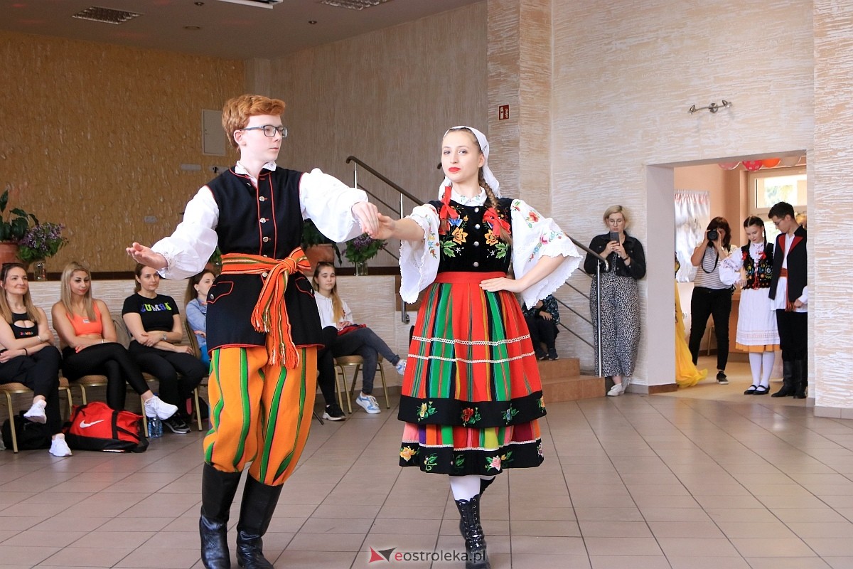 Międzynarodowy Dzień Tańca w Czerwinie [28.04.2024] - zdjęcie #51 - eOstroleka.pl