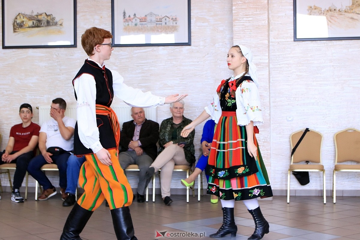 Międzynarodowy Dzień Tańca w Czerwinie [28.04.2024] - zdjęcie #47 - eOstroleka.pl