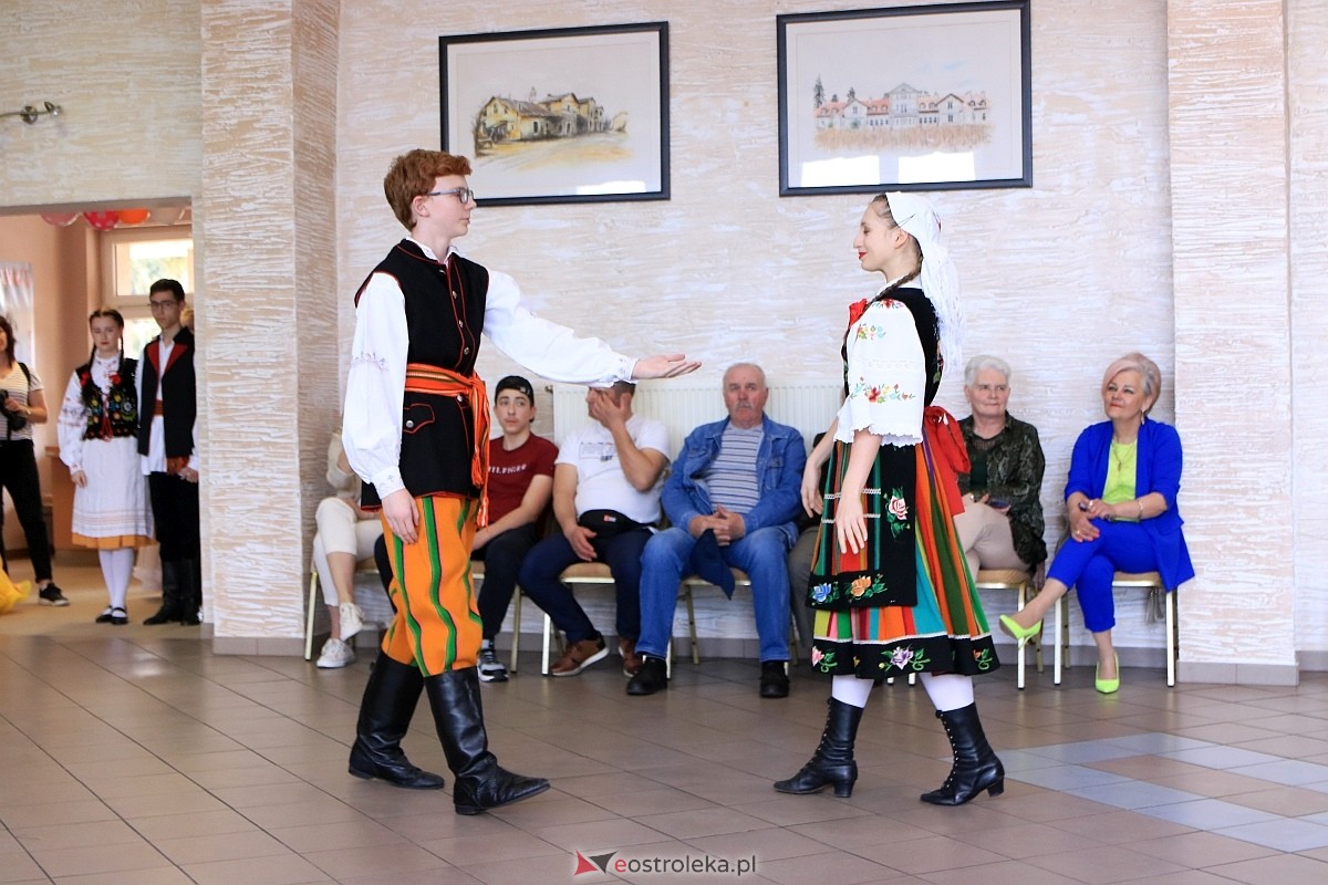 Międzynarodowy Dzień Tańca w Czerwinie [28.04.2024] - zdjęcie #45 - eOstroleka.pl