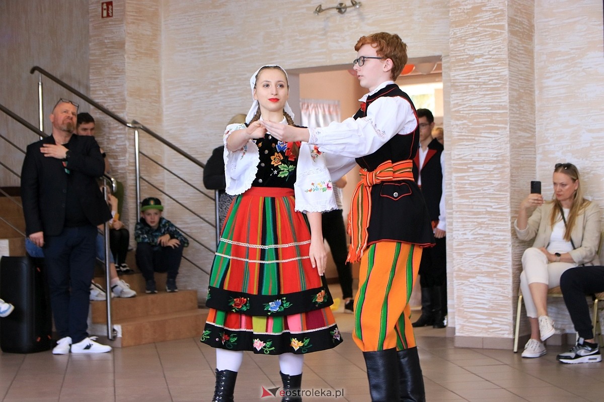 Międzynarodowy Dzień Tańca w Czerwinie [28.04.2024] - zdjęcie #41 - eOstroleka.pl