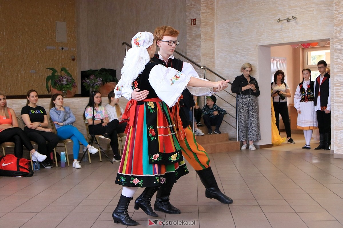 Międzynarodowy Dzień Tańca w Czerwinie [28.04.2024] - zdjęcie #39 - eOstroleka.pl