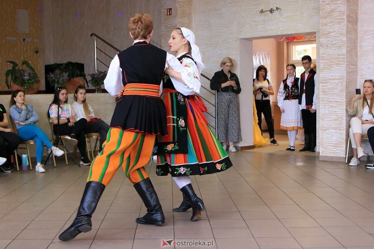 Międzynarodowy Dzień Tańca w Czerwinie [28.04.2024] - zdjęcie #37 - eOstroleka.pl