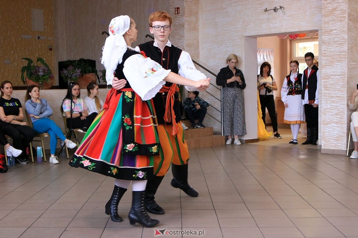 Międzynarodowy Dzień Tańca w Czerwinie [28.04.2024] - zdjęcie #35 - eOstroleka.pl