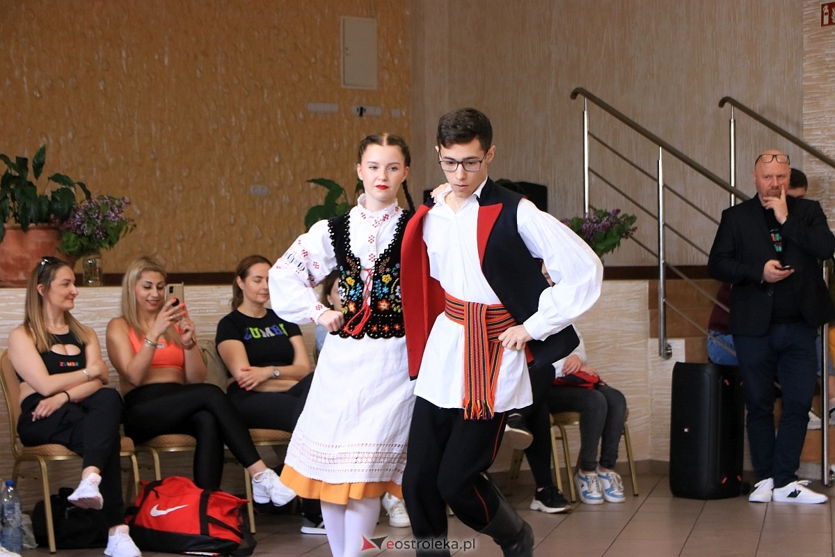 Międzynarodowy Dzień Tańca w Czerwinie [28.04.2024] - zdjęcie #31 - eOstroleka.pl
