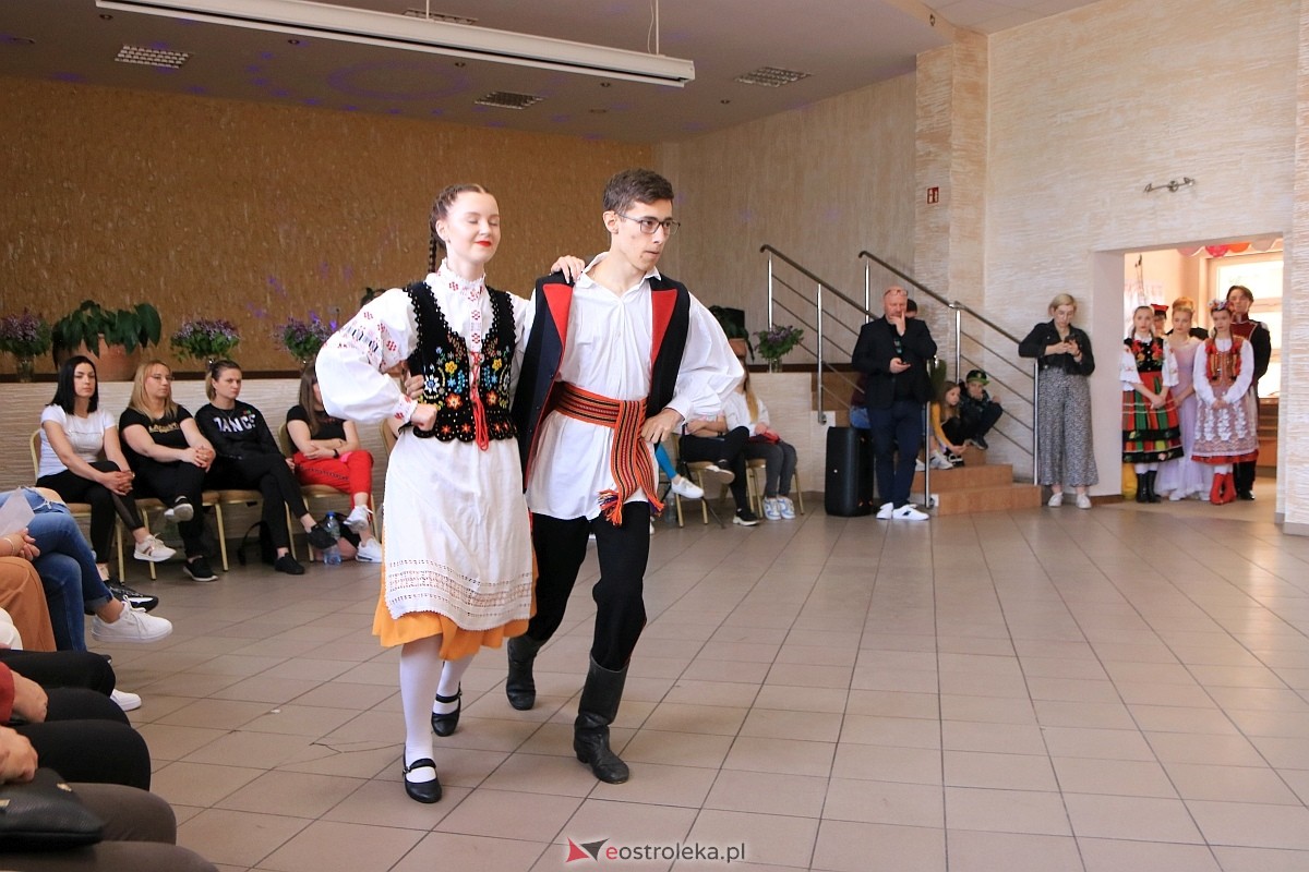 Międzynarodowy Dzień Tańca w Czerwinie [28.04.2024] - zdjęcie #29 - eOstroleka.pl
