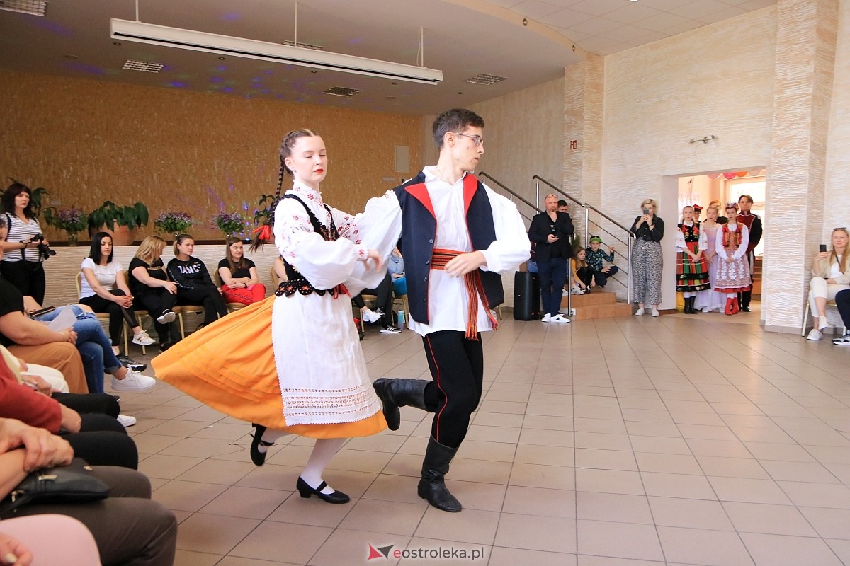 Międzynarodowy Dzień Tańca w Czerwinie [28.04.2024] - zdjęcie #25 - eOstroleka.pl