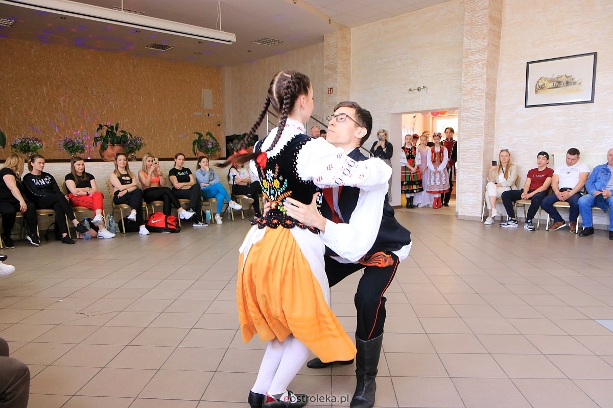Międzynarodowy Dzień Tańca w Czerwinie [28.04.2024] - zdjęcie #23 - eOstroleka.pl